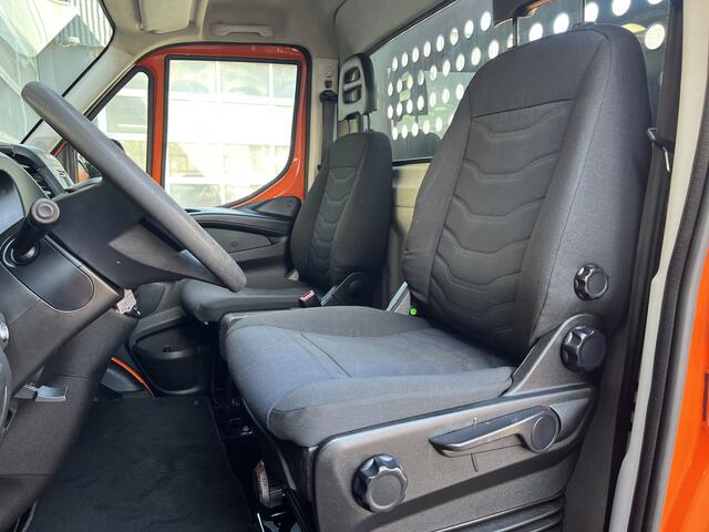 Iveco DAILY 35C14 2.3 375 Laadklep 500kg Trekhaak 3500kg trekgewicht Airco 2-Persoons Open laadbak Pick-up P-up Telefoonverbinding Euro 6 Bakwagen