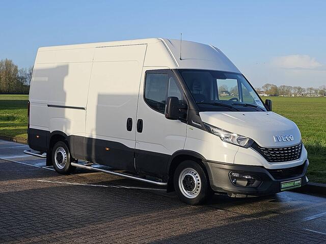 Iveco DAILY 35S14 L2H2 L2H2, automaat, airco, kachel, cruise, trekhaak L2H2, automaat, airco, kachel, cruise, trekhaak.