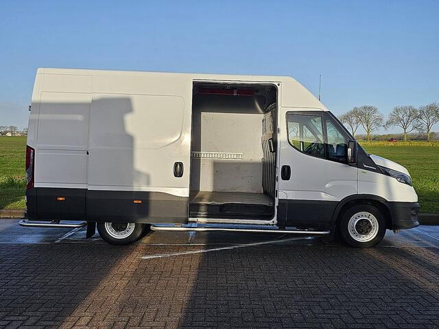 Iveco DAILY 35S14 L2H2 L2H2, automaat, airco, kachel, cruise, trekhaak L2H2, automaat, airco, kachel, cruise, trekhaak.