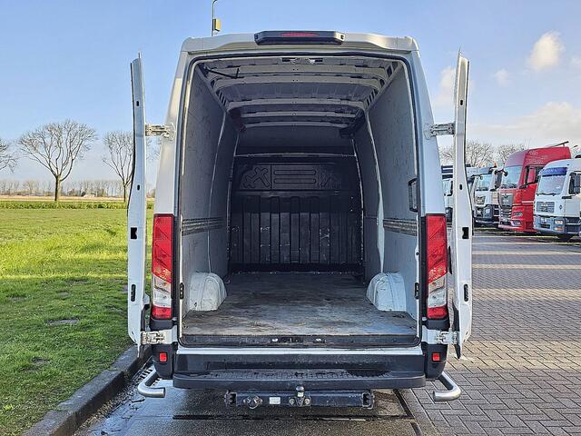 Iveco DAILY 35S14 L2H2 L2H2, automaat, airco, kachel, cruise, trekhaak L2H2, automaat, airco, kachel, cruise, trekhaak.