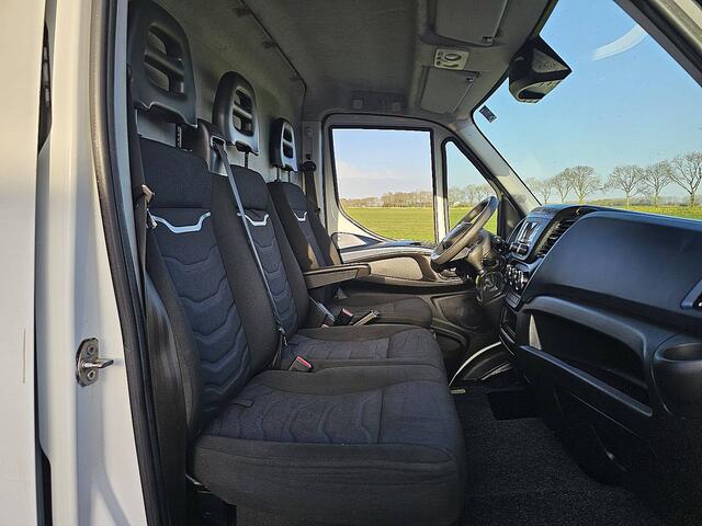 Iveco DAILY 35S14 L2H2 L2H2, automaat, airco, kachel, cruise, trekhaak L2H2, automaat, airco, kachel, cruise, trekhaak.