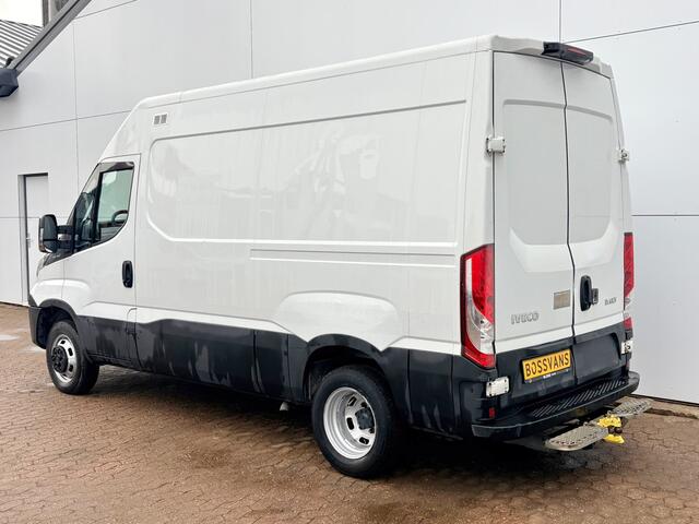 Iveco DAILY 35C14 2.3 L2H2 Dubbellucht Airco Camera Trekhaak 3,5t