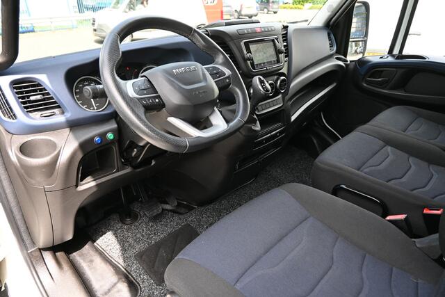 Iveco DAILY 35C18 3.0 180 pk Hi-Matic Bakwagen LED, Geveerde stoel, Camera, Spiegelbak