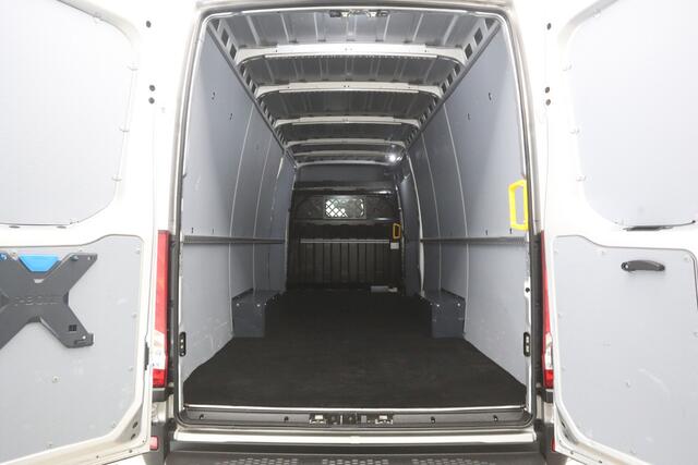 Iveco DAILY 35S16A8 157PK L3H2 | 3500KG Trekgew. | Trekhaak | Luchtvering | Aut. | Camera | Clima | 3 Zits | Cruise | Navi