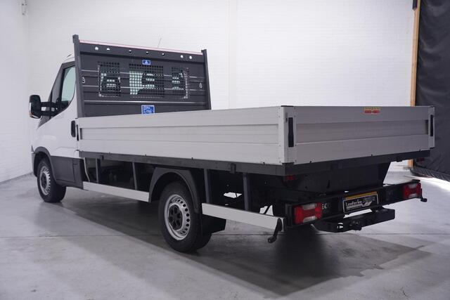 Iveco DAILY 35S12 120 pk Pick Up / Open Laadbak LxBxH 350x207x 40 cm, Trekhaak 3.500 kg, 3-Zits