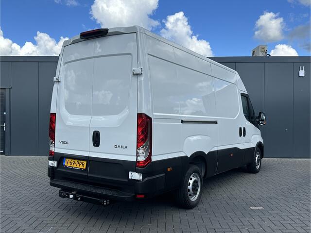Iveco DAILY 35S14 2.3D 136 PK FACELIFT / L2H2 / ** 20.950 KM ** / TREKHAAK / 3.500 KG AHG / 270 ACHTERDEUREN / ECC AIRCO / APPLE CARPLAY / 3 ZITS