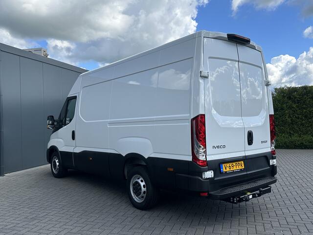 Iveco DAILY 35S14 2.3D 136 PK FACELIFT / L2H2 / ** 20.950 KM ** / TREKHAAK / 3.500 KG AHG / 270 ACHTERDEUREN / ECC AIRCO / APPLE CARPLAY / 3 ZITS