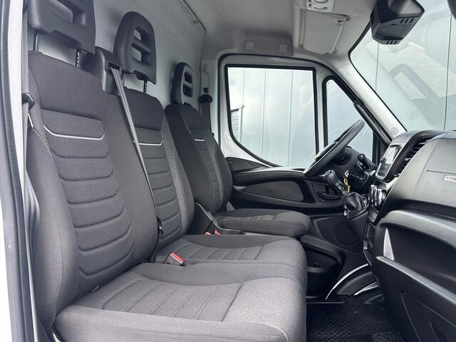 Iveco DAILY 35S14 2.3D 136 PK FACELIFT / L2H2 / ** 20.950 KM ** / TREKHAAK / 3.500 KG AHG / 270 ACHTERDEUREN / ECC AIRCO / APPLE CARPLAY / 3 ZITS