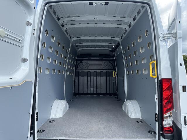 Iveco DAILY 35S14 2.3D 136 PK FACELIFT / L2H2 / ** 20.950 KM ** / TREKHAAK / 3.500 KG AHG / 270 ACHTERDEUREN / ECC AIRCO / APPLE CARPLAY / 3 ZITS