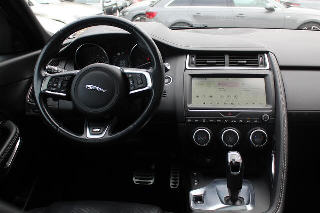 Jaguar E-Pace 2.0 P250 AWD SE / Panoramadak / Camera / Head-up / Leder / 19'' / Meridian / Memory seats / Navigatie / Dodehoek / Stoelverwarming / ACC