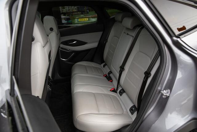 Jaguar E-Pace 1.5 P300e AWD R-Dynamic HSE , Panoramadak,