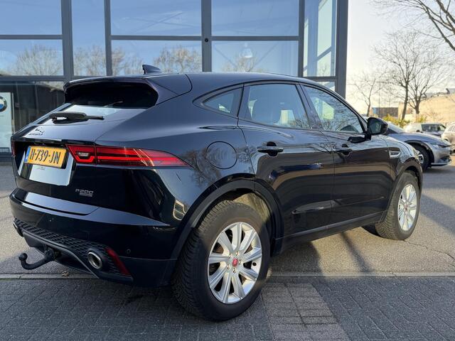 Jaguar E-Pace 2.0 P200 AWD R-Dynamic VAN: 31.900,- VOOR 29.877,- UW LENTEVOORDEEL: 2.023,- | RIJKLAARPRIJS INCL 12 MND BOVAG GARANTIE| PANO| ELEK. ACHTERKLEP| ELEK. STOEL| LEER| TREKHAAK LED