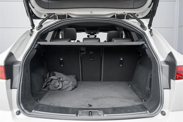Jaguar E-Pace 1.5 P300e AWD R-Dynamic Pano CarPlay Leer