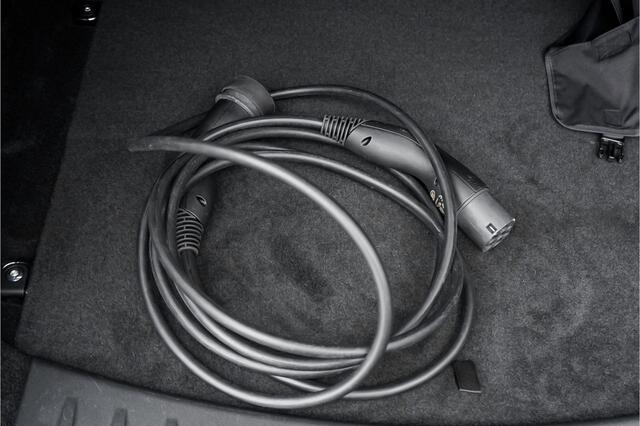 Jaguar E-Pace 1.5 P300e AWD R-Dynamic Pano CarPlay Leer