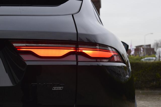 Jaguar F-PACE 2.0 P400e PHEV R-Dynamic Black Rijklaarprijs-Garantie Panorama dak Leder Navigatie Trekhaak