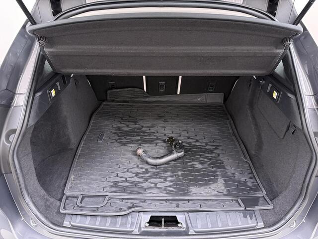 Jaguar F-PACE 2.0 Pure AWD 20d Navigatie | Camera | Trekhaak |