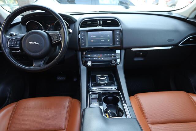 Jaguar F-PACE 2.0 Prestige AWD 25t LEER TREKHAAK-AFN PANO CAMERA STOELVERWARMING 19"LMV ELEK-ACHTERKLEP NAVI ENZ!