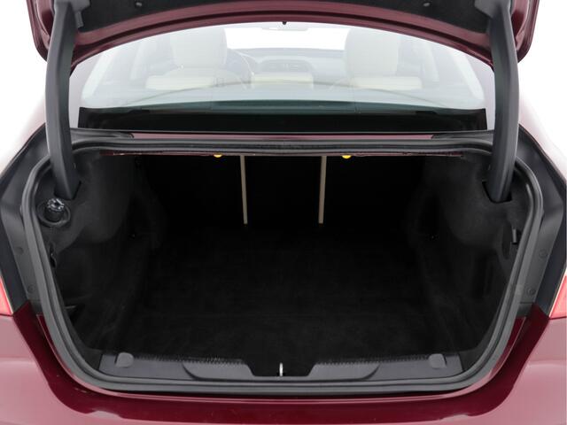 Jaguar XE 2.0 D Portfolio Premium-Business-Pack Aut. *VOLLEDER | NAVI-FULLMAP | BI-XENON | CAMERA | ECC | PDC | CRUISE | LANE-ASSIST*