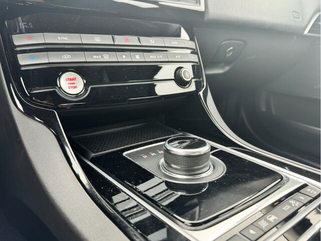 Jaguar XE 2.0 D Pure Navi/Camera/Front assist - Motorschade