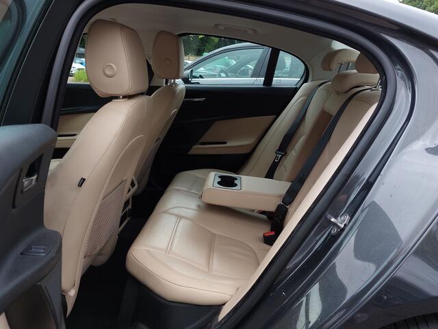 Jaguar XE 2.0 D 163pk Automaat Portfolio Premium Business Pack | Origineel NL | Navi | Bi-Xenon | Clima | Cruise | Leder+Verwarmd+Elek.Verstel | Pdc V+A+Camera | Rijstrook+Licht+Regensensor | 19''lm