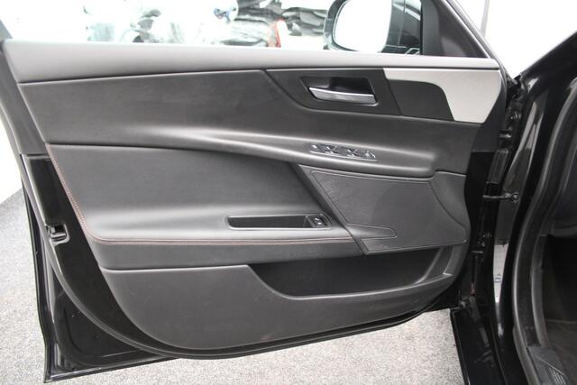 Jaguar XE 2.0t Pure keurige sedan