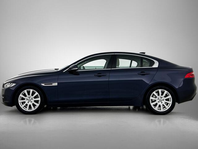 Jaguar XE 2.0 Prestige Automaat / Navigatie / Leder / Cruise-ctr. / Lmv 17"/ Stoelverw. / Camera / Apk 11-2026