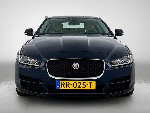 Jaguar XE 2.0 Prestige Automaat / Navigatie / Leder / Cruise-ctr. / Lmv 17"/ Stoelverw. / Camera / Apk 11-2026