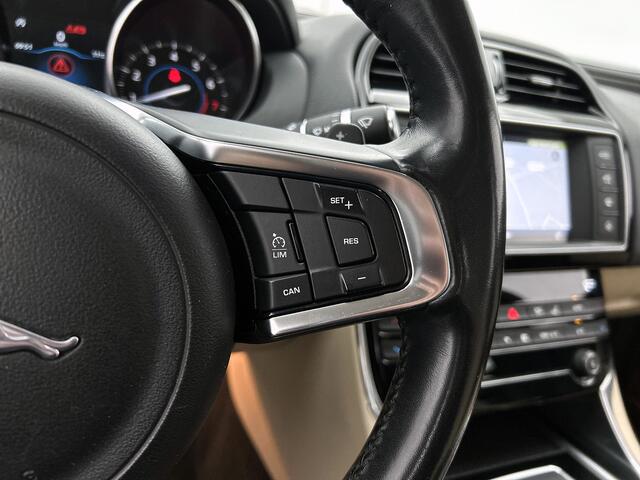 Jaguar XE 2.0 Prestige Automaat / Navigatie / Leder / Cruise-ctr. / Lmv 17"/ Stoelverw. / Camera / Apk 11-2026