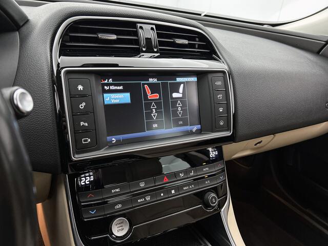 Jaguar XE 2.0 Prestige Automaat / Navigatie / Leder / Cruise-ctr. / Lmv 17"/ Stoelverw. / Camera / Apk 11-2026
