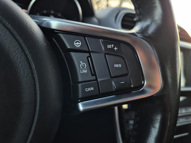 Jaguar XE 2.0 D R-Sport