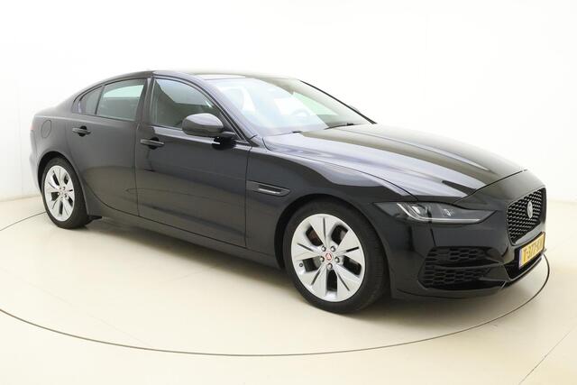 Jaguar XE 2.0 P250 SE | 1800 KG trekgewicht | Apple Carplay/Android Auto | Camera | Stoelverwarming | Climate Control | Cruise Control | Keyless Entry & Start | Lederen bekleding | Elektrisch verstelbare voorstoelen