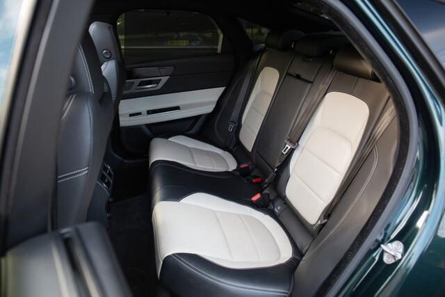 Jaguar XF 3.0 Portfolio , Panoramadak, Trekhaak, Meridian, HUD, Vol!