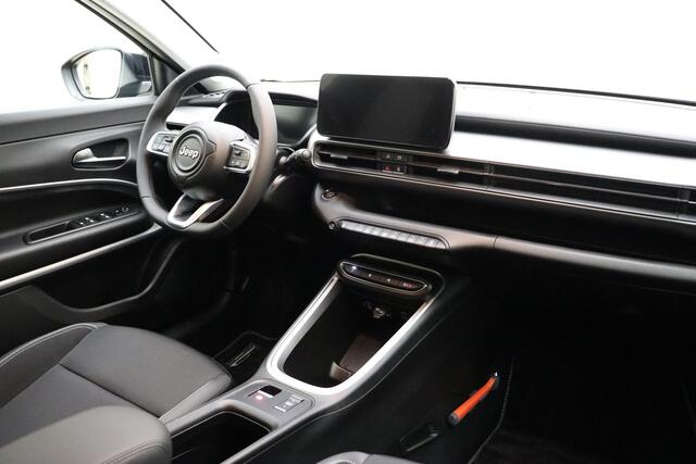 Jeep Avenger Altitude 54 kWh | Adaptive Cruise control | Climate control | Camera | 18" Lichtmetalen velgen | Getint glas | Keyless | Bluetooth | Draadloze telefoonlader