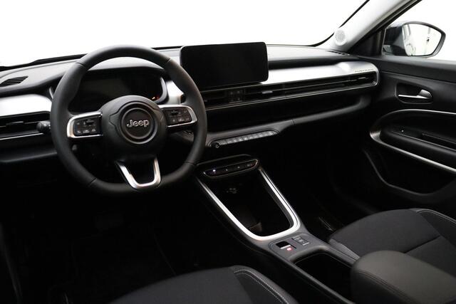 Jeep Avenger Altitude 54 kWh | Adaptive Cruise control | Climate control | Camera | 18" Lichtmetalen velgen | Getint glas | Keyless | Bluetooth | Draadloze telefoonlader