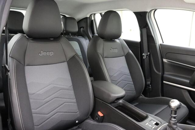 Jeep Avenger 1.2 Altitude 100 PK "Climate control | Navigatie via Carplay | Dodehoekassistent | Lichtmetalen velgen | Cruise control | Stoel & voorruitverwarming