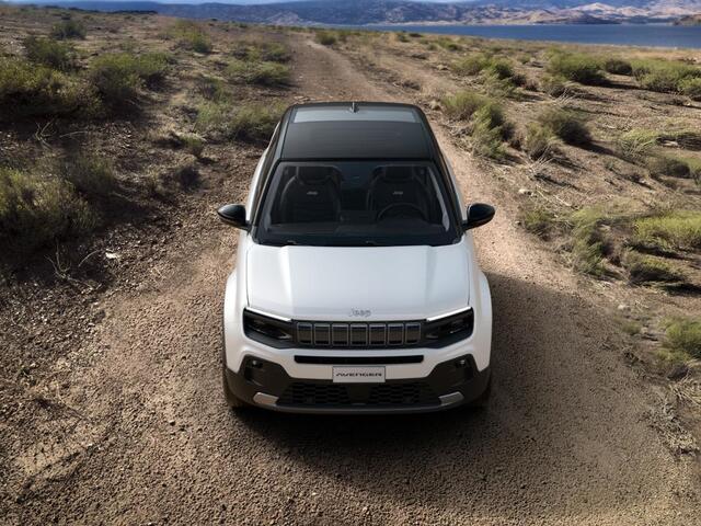 Jeep Avenger Summit 54 kWh | 17% Bijtelling | Schuif/Kanteldak | Leder&Winter Pack | Warmtepomp | Info&Convenience Pack