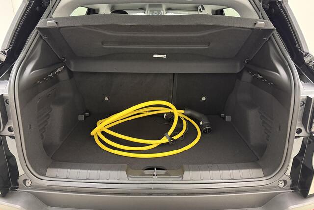 Jeep Avenger Summit 54 kWh | Navigatie | Camera | Keylee | Lichtmetalen velgen | Weinig kilometers | Electrische achterklep | Climate control | DAB Radio | Cruise control |