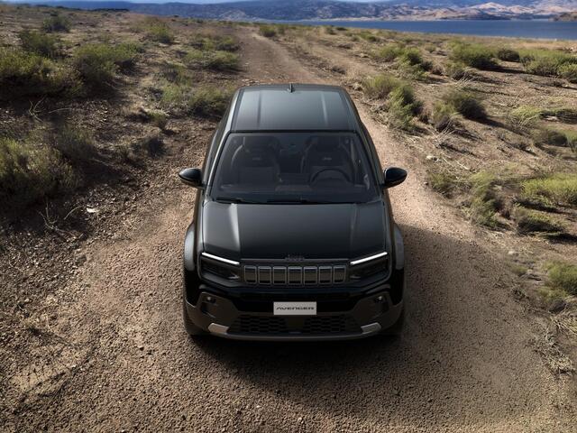 Jeep Avenger 1.2 e-Hybrid Black Edition | Automaat | Winter Pack