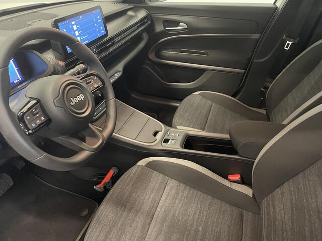 Jeep Avenger Longitude Automaat 54 kWh Navigatie Apple Carplay/Android Auto Climate Control Cruise Control Lichtmetalen Velgen Dab Keyless Parkeer Sensoren