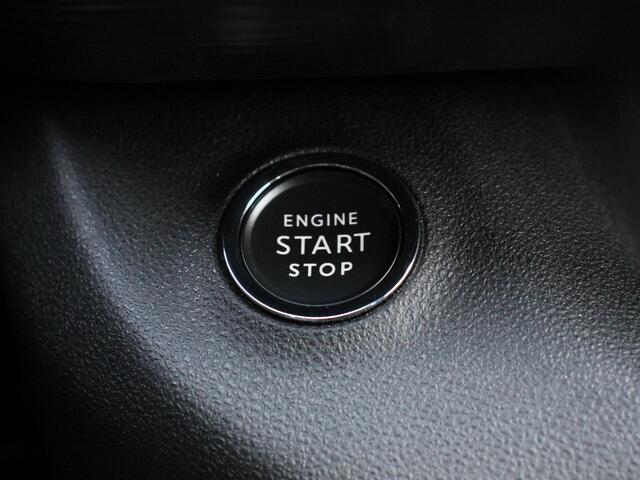 Jeep Avenger Longitude 54 kWh Automaat Navigatie Apple Carplay/Android Auto Parkeersensoren Cruise Control Stoelverwarming Full LED Virtual Cockpit Climate Control