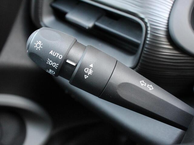 Jeep Avenger Longitude 54 kWh Automaat Navigatie Apple Carplay/Android Auto Parkeersensoren Cruise Control Stoelverwarming Full LED Virtual Cockpit Climate Control