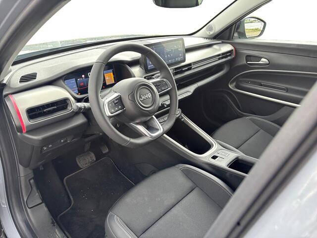 Jeep Avenger Summit 1.2 e-Hybrid 110pk | NAVI | ELEKTR. ACHTERKLEP | CAMERA | STOELVERW. | APPLE CARPLAY / ANDROID AUTO | AUTOM. VERLICHTING |