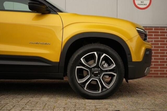 Jeep Avenger Summit 54kWh | Winter | Carplay | Camera | BTW | 18"