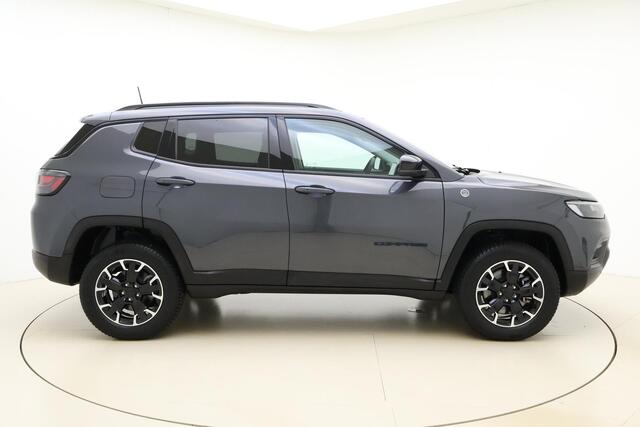 Jeep COMPASS 4xe 240 Plug-in Hybrid Electric Trailhawk | Navigatie | Lichtmetalen velgen | Keyless | Camera | Dakrails | Half lederen bekleding | Rxtra getint glas | Draadloze telefoonlader