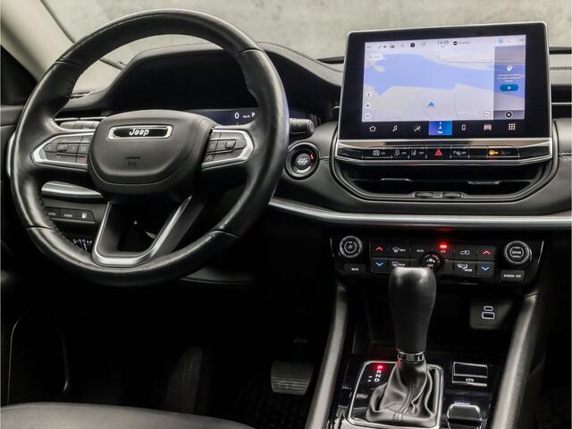 Jeep COMPASS 4xe 240 Plug-in Hybrid Electric S 240Pk Automaat (VIRTUAL COCKPIT, APPLE CARPLAY, GROOT NAVI, STUUR/STOELVERWARMING, LEDEREN SPORTSTOELEN, CAMERA, ADAPTIVE CRUISE, GETINT GLAS, NIEUWSTAAT)