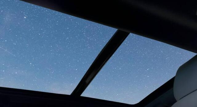 Jeep COMPASS First Edition 74 kWh DIRECT RIJDEN! - PANORAMDAK - CONVENIENCE PACK - 8 JAAR GARANTIE