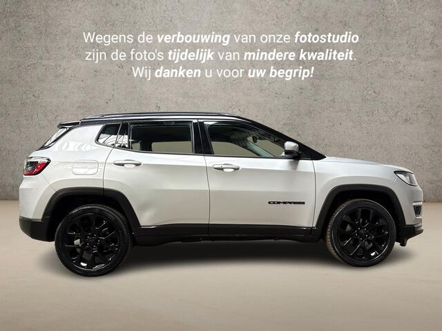 Jeep COMPASS 1.3T Night Eagle Sport 150Pk Automaat (APPLE CARPLAY, ZWART DAK, GROOT NAVI, CAMERA, GETINT GLAS, LEDER, SPORTSTOELEN, LM VELGEN, ELEK PAKKET, NIEUWSTAAT)