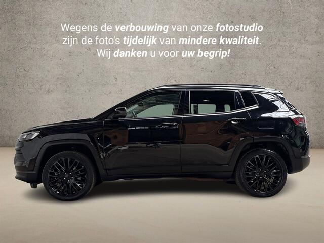 Jeep COMPASS 4xe 240 Plug-in Hybrid Electric Upland 240Pk Automaat (VIRTUAL COCKPIT, BLACK PACK, APPLE CARPLAY, GROOT NAVI, CAMERA, LEDER, SPORTSTOELEN, ADAPTIVE CRUISE, GETINT GLAS, NIEUWSTAAT)