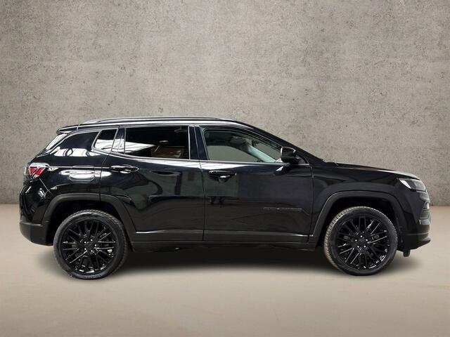 Jeep COMPASS 4xe 240 Plug-in Hybrid Electric Upland 240Pk Automaat (VIRTUAL COCKPIT, BLACK PACK, APPLE CARPLAY, GROOT NAVI, CAMERA, LEDER, SPORTSTOELEN, ADAPTIVE CRUISE, GETINT GLAS, NIEUWSTAAT)