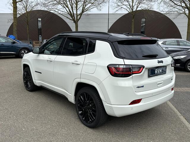Jeep COMPASS 4xe 240 Plug-in Hybrid Electric S PHEV| VAN: 26.900,- VOOR 24.440,- UW LENTEVOORDEEL: 2.460,-| 26.000KM!!| ALPINE AUDIO| LEDER| ADAPTIVE CRUISE| ELEK. STOEL| DODE HOEK SENSOR| 360 CAMERA| 19 INCH| STOEL + STUURVERWARMING